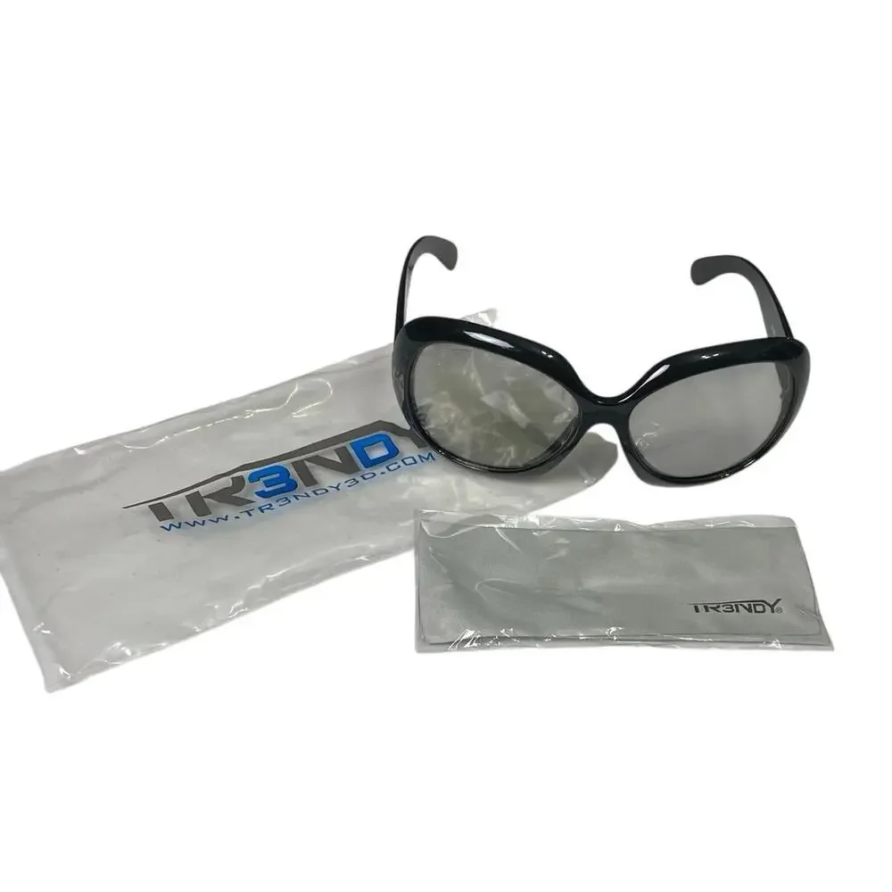 NWOT – Trendy 3‑D UV 400 Oversized Black Glasses